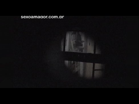 ❤️ Blondie ezkutuan grabatzen du auzoko voyeur batek adreilu hutsen atzean ezkutatuta ️❌ Super sexua %eu.porncomixone.ruan